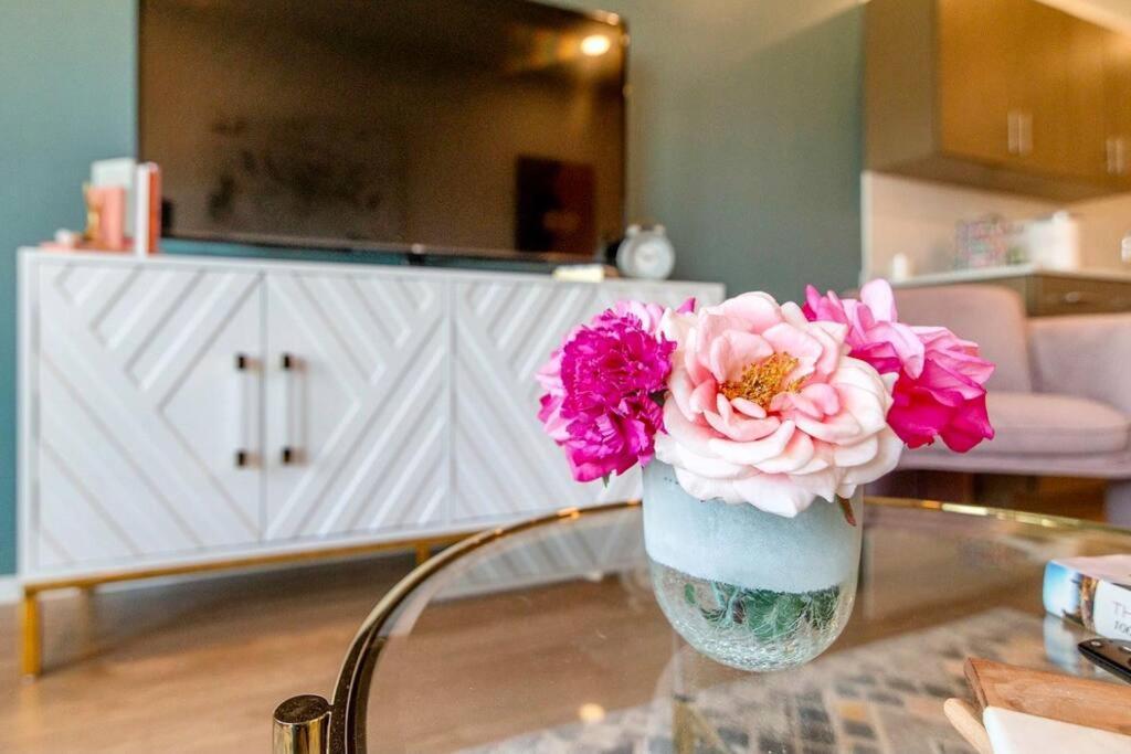 Stylish Downtown Condo W/ Pool & Parking Nashville Esterno foto