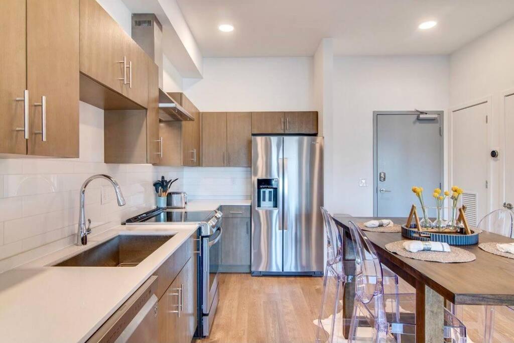 Stylish Downtown Condo W/ Pool & Parking Nashville Esterno foto