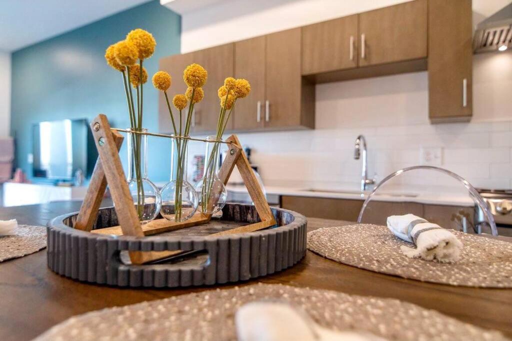 Stylish Downtown Condo W/ Pool & Parking Nashville Esterno foto