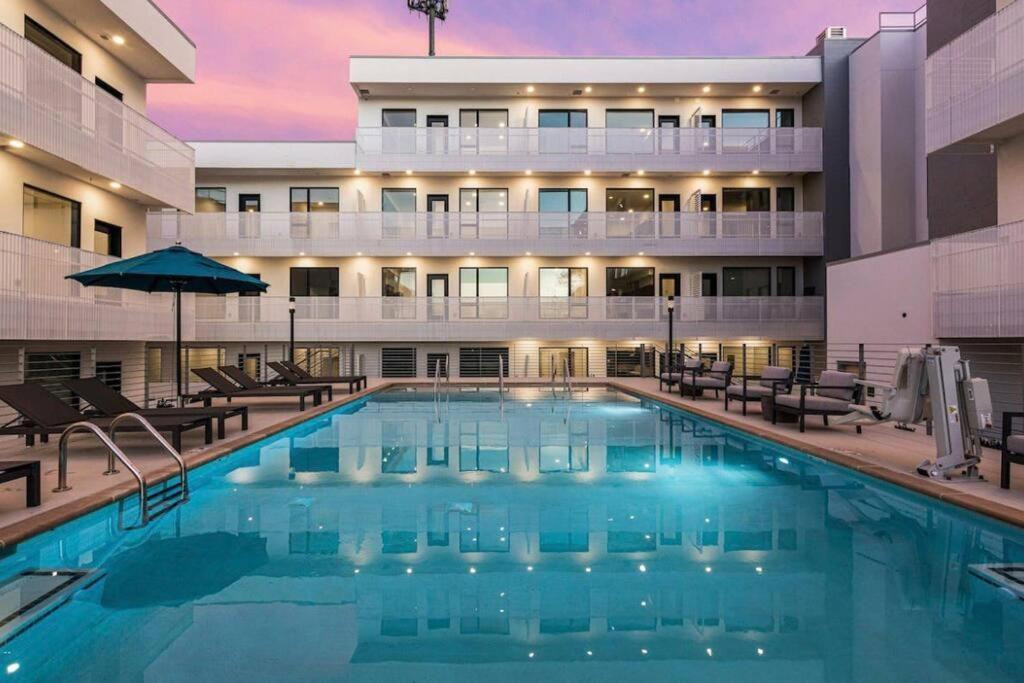 Stylish Downtown Condo W/ Pool & Parking Nashville Esterno foto