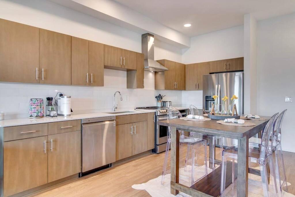 Stylish Downtown Condo W/ Pool & Parking Nashville Esterno foto