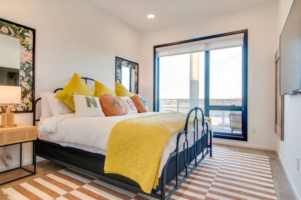 Stylish Downtown Condo W/ Pool & Parking Nashville Esterno foto